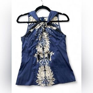 Caché silk top with rear zipper closure. Beautiful and elegant cut!